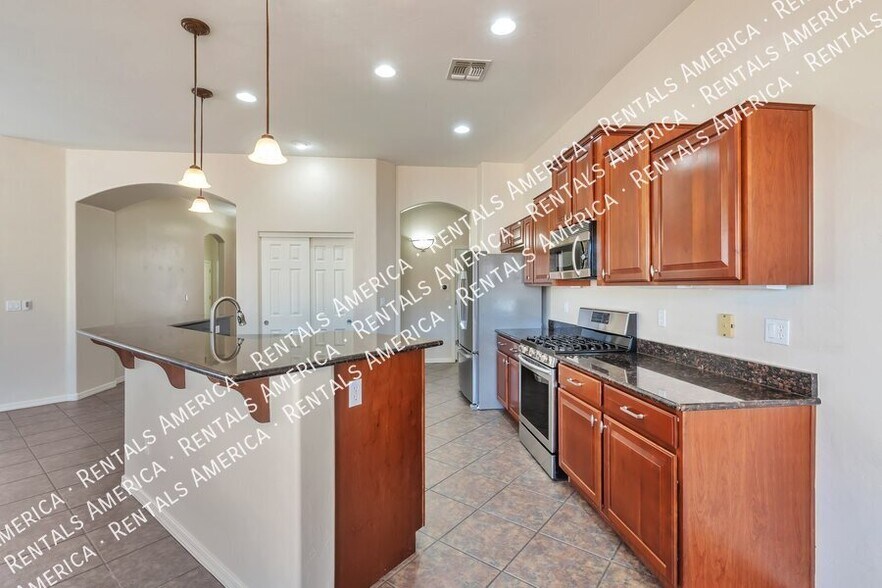 Building Photo - 561 E Via Puente De La Lluvia