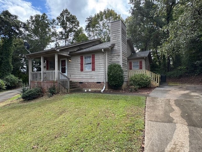 Building Photo - Downtown Greer area - This duplex is such ...