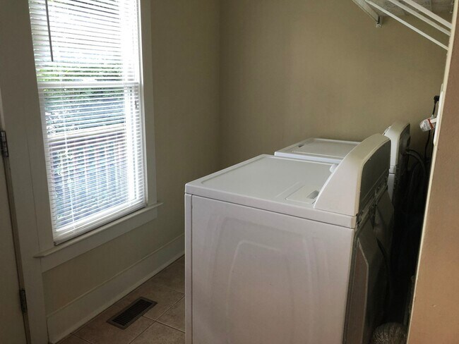 Building Photo - PRE-LEASING FOR AUGUST 9TH, 2026!