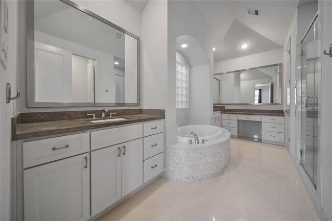 Building Photo - 42 Wooded Park Pl