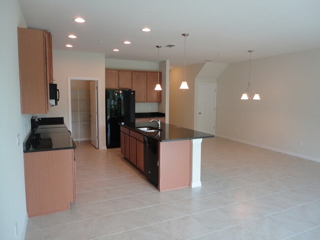 Building Photo - 3/2.5 Town Home in Winter Park! Priced to ...