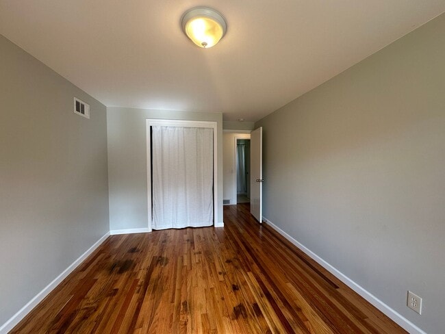 Building Photo - 3bd/1.5ba Shoreline Home