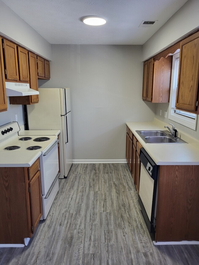 Building Photo - 225 Churchill Dr