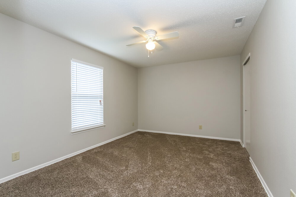 Building Photo - 2858 Ludwig Dr