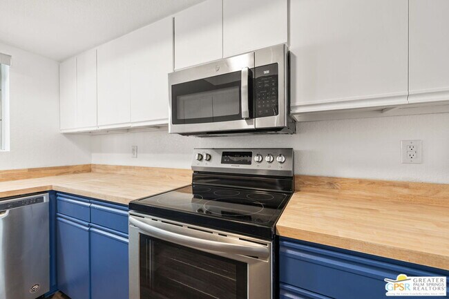Building Photo - 505 S Farrell Dr
