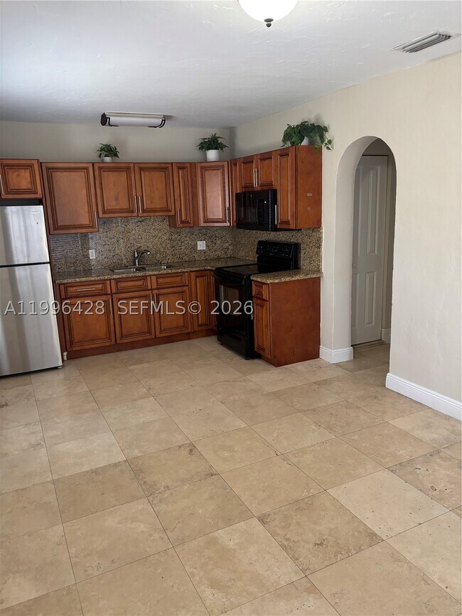 Building Photo - 5116 SW 57th Ave