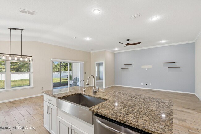 Building Photo - 649 Shetland Dr