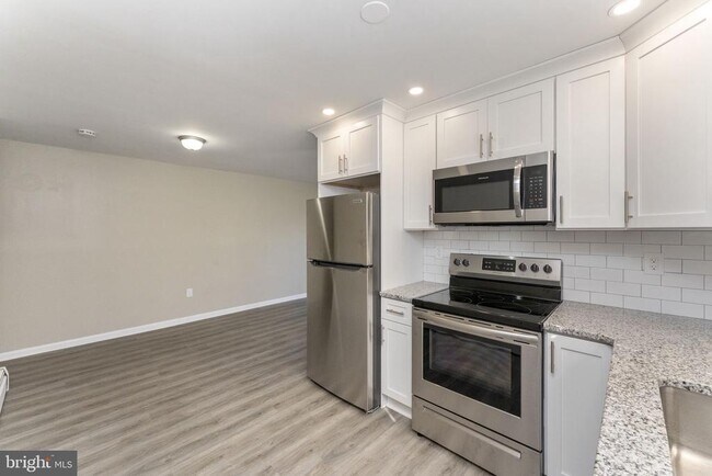 Building Photo - 243 Roesch Ave