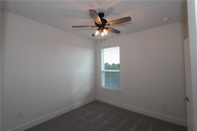 Building Photo - 589 Peace Dr