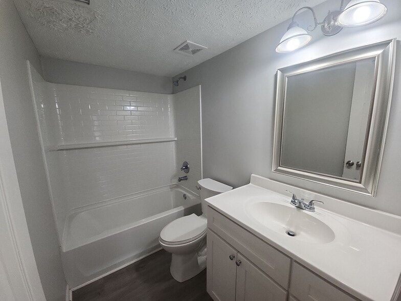 Building Photo - 14 Countryside Dr