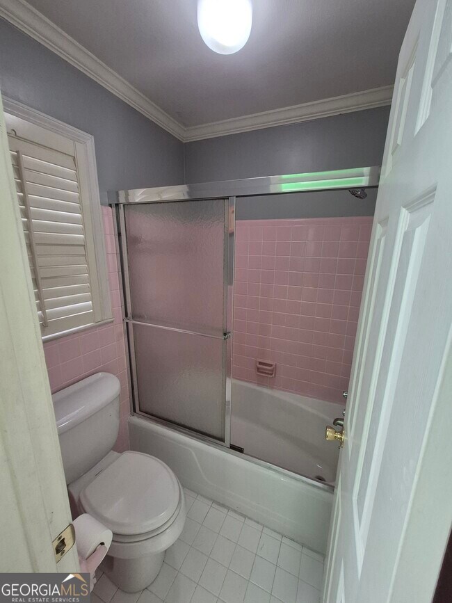 Building Photo - 930 Hill Pl