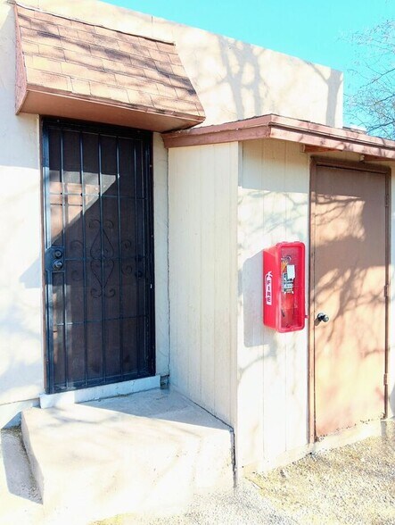 Building Photo - 2933 N Geronimo Ave