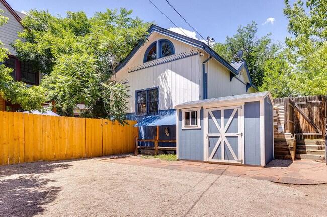 Building Photo - 619 N Corona St