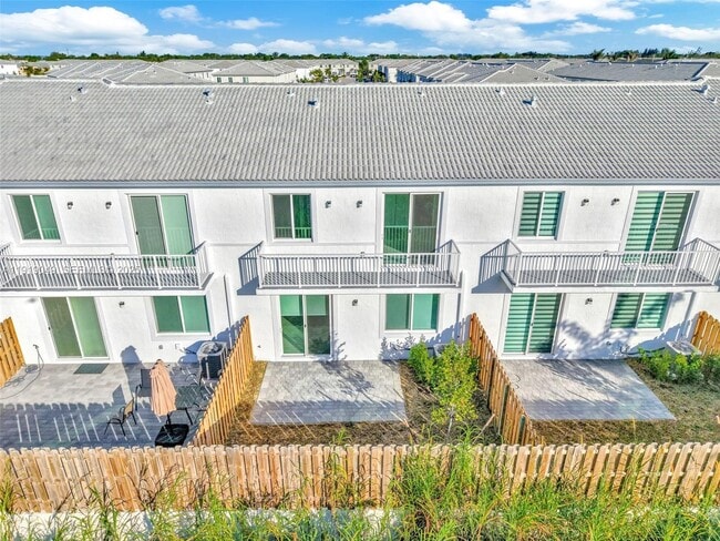 Building Photo - 1400 SE 6th Rd