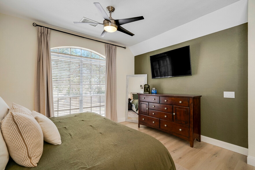 Building Photo - 10331 Mustang Rdg