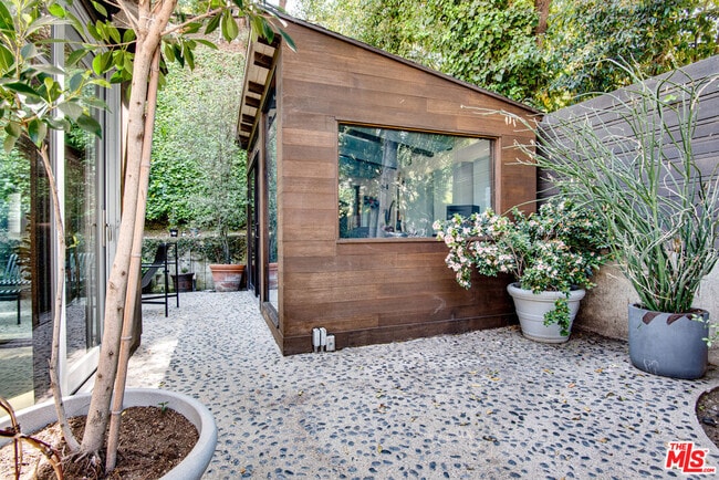 Building Photo - 9624 Yoakum Dr