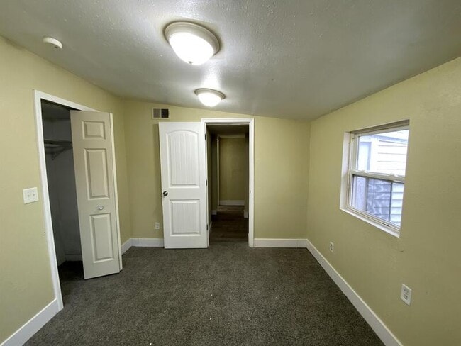 Building Photo - 1225 S Cedar Ave