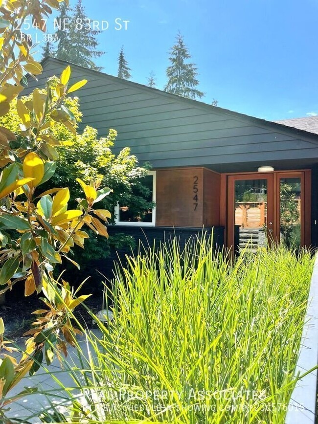 Building Photo - 2547 NE 83rd St