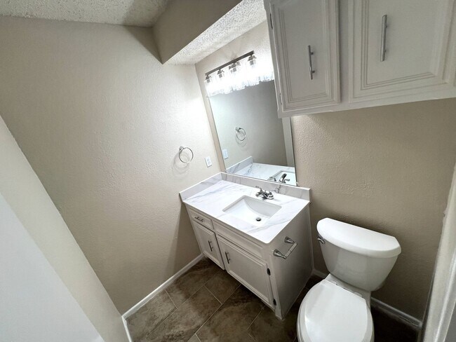 Building Photo - **BEAUTIFUL WHISPERWOOD COMMUNITY CONDO**