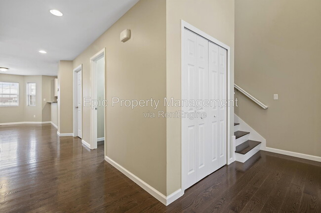 Building Photo - 438 Elm St