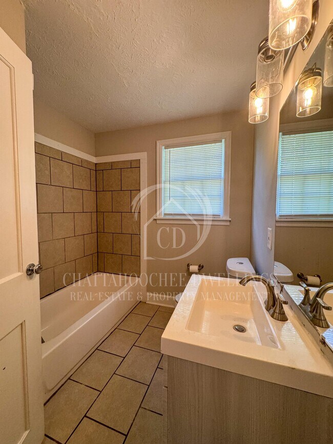 Building Photo - 1559 Alta Vista Dr