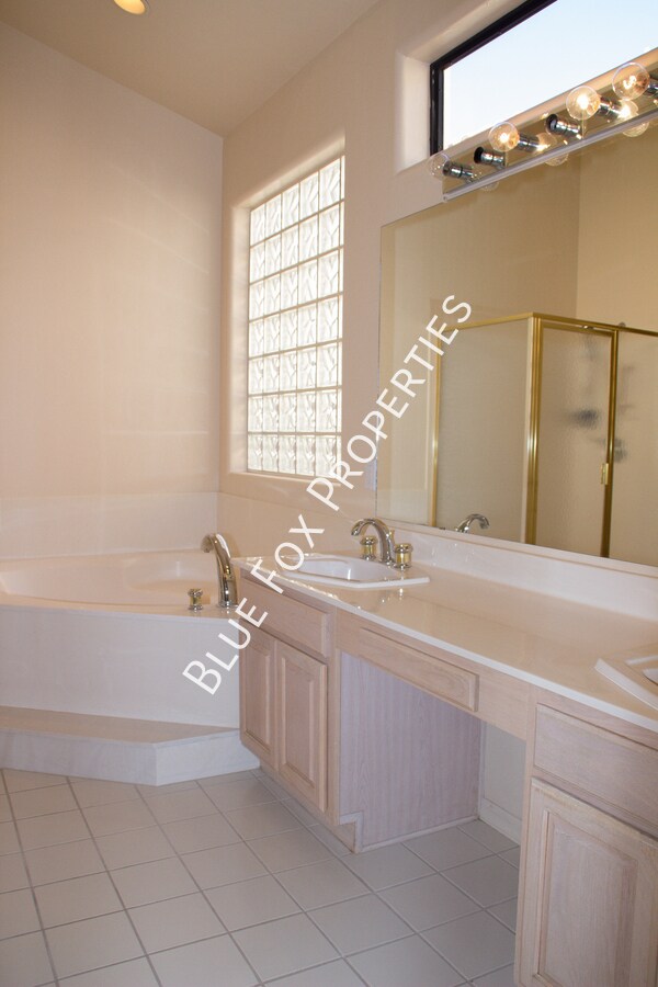 Building Photo - 4131 E Hawks Wing Dr