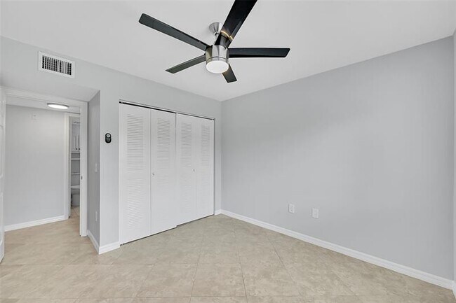 Building Photo - 5005 Wiles Rd