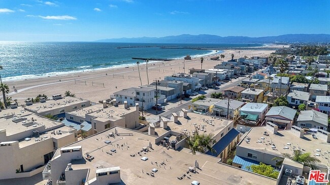 Building Photo - 7301 Vista Del Mar
