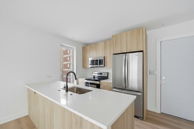 Building Photo - 1035 Commonwealth Ave