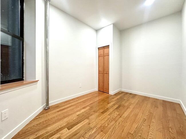 Building Photo - 3 bedroom in New York NY 10027