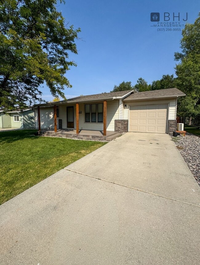 Building Photo - Dog Friendly 2 bed/ 1 bath HOUSE for Rent!