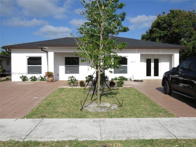 Building Photo - 1671 SW 44th Terrace