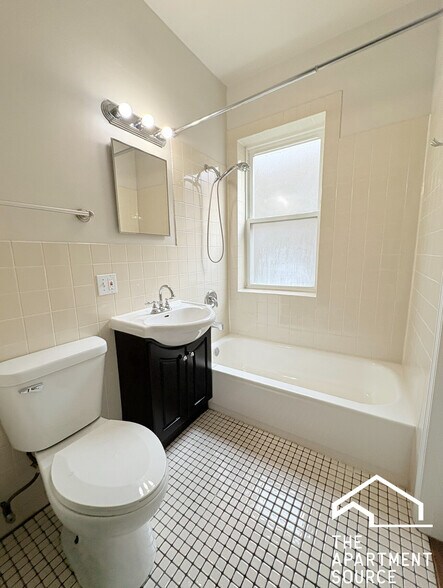 Building Photo - 4011 S Calumet Ave