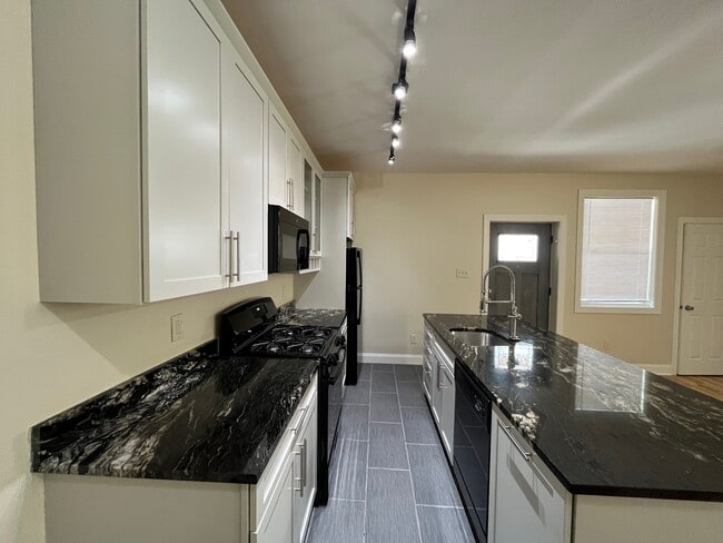 Interior Photo - Centre 4924