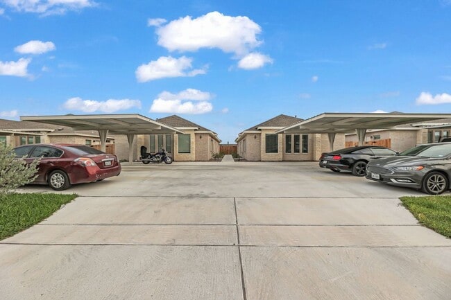 Building Photo - 5701 Nightingale Ave