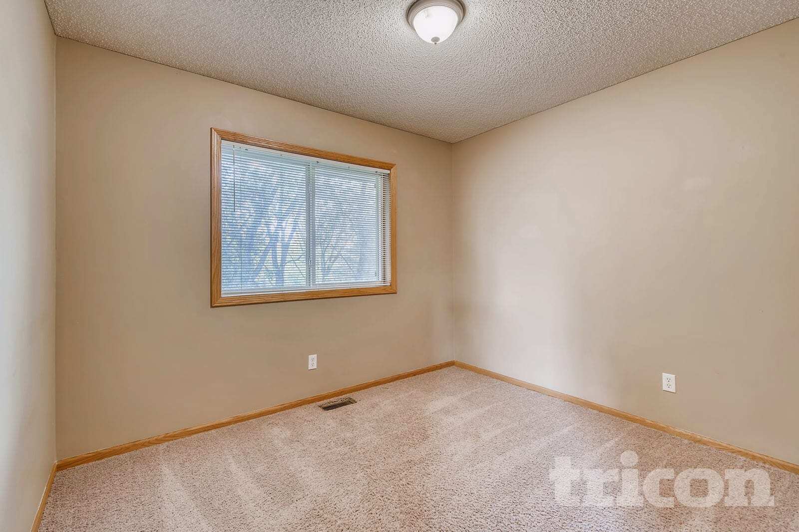 Building Photo - 357 Parkview Ln S