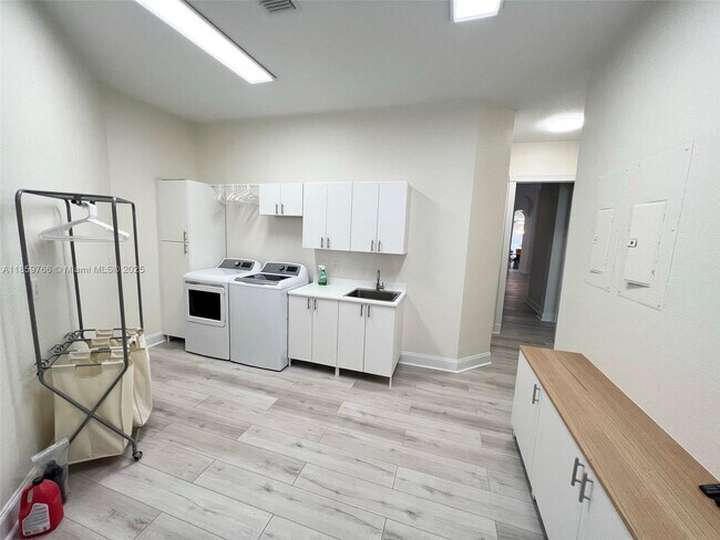 Building Photo - 8160 NW 47th Dr