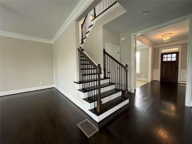 Building Photo - 5950 Meyers Pk