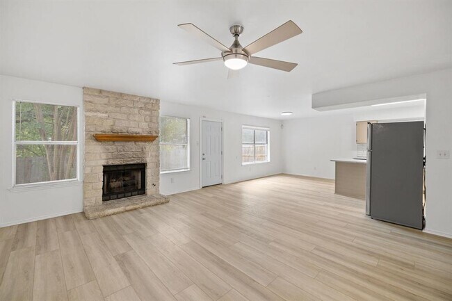 Building Photo - 8703 Cretys Cove