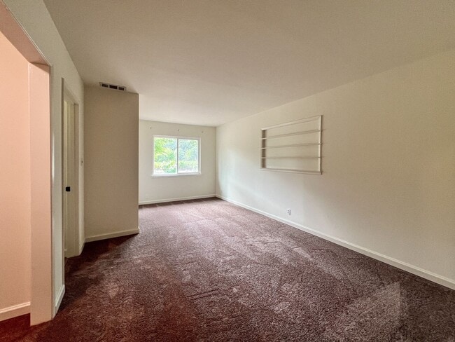 Building Photo - Three Bedroom St. Helena Home with Stunnin...