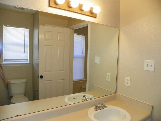 Building Photo - Welcome to this charming Centex home locat...