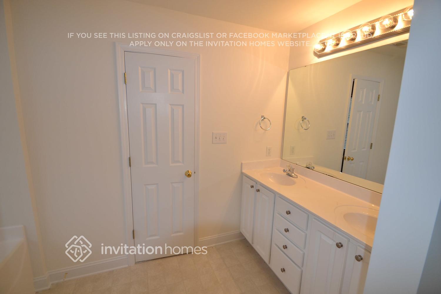 Building Photo - 3293 Westridge Ln SW