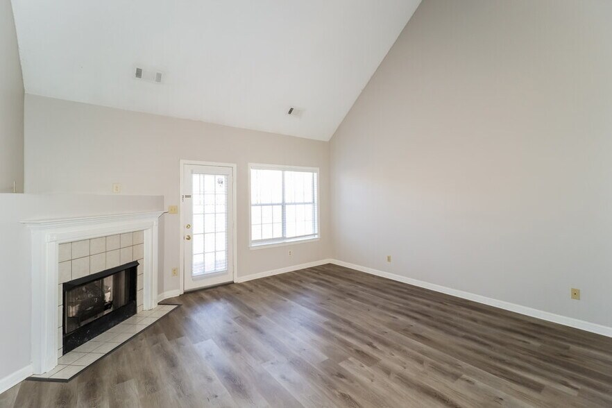 Building Photo - 8692 Overcup Oaks Dr