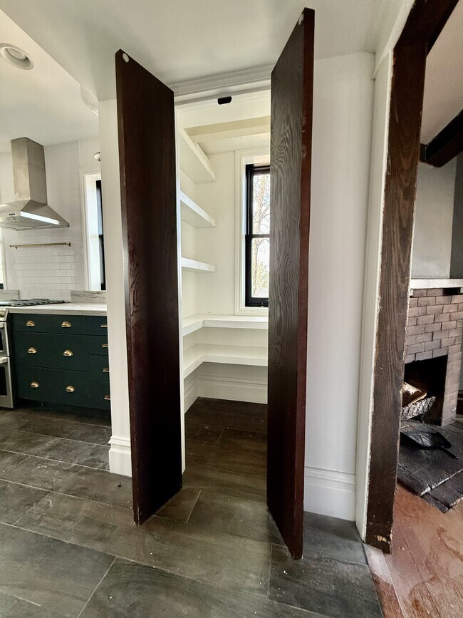 Building Photo - 1228 Bryan Ave