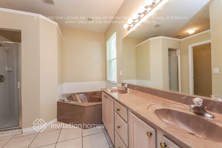 Building Photo - 16000 Arrowhead Trail