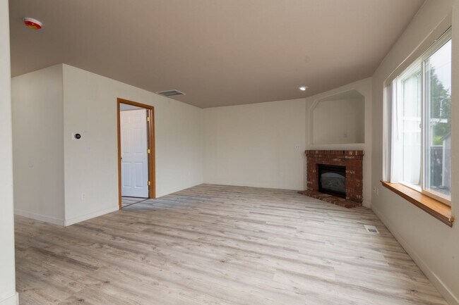 Building Photo - Crofton Hills 2 story