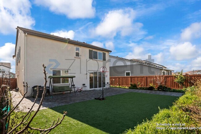 Building Photo - 861 Pipit St