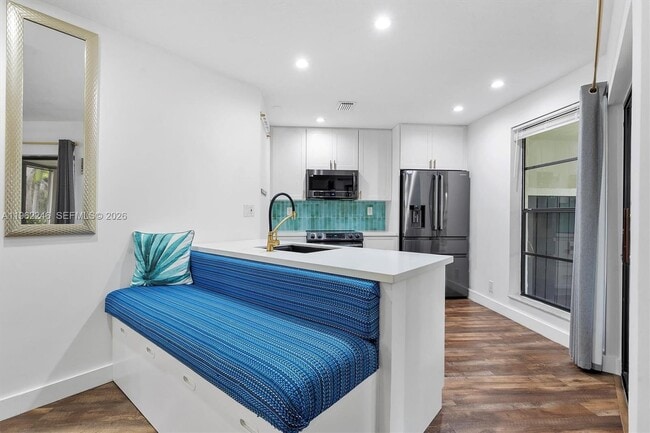 Building Photo - 385 NW 36th Ave