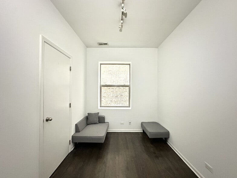 Building Photo - 5054 N Winthrop Ave