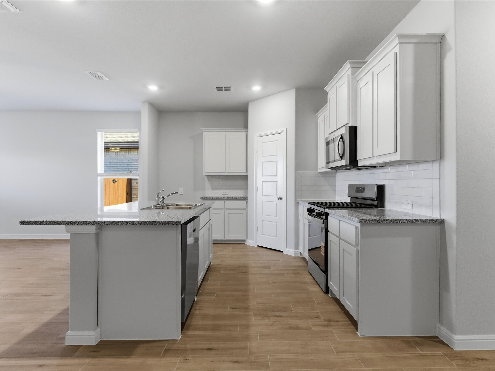 Kitchen - 713 Amber Fields Dr